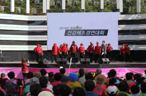 움추린 어깨 활짝 펴고 ‘헛둘헛둘’