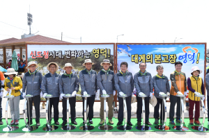 ‘동해의 美’ 영덕 블루로드, 관광객 와글와글