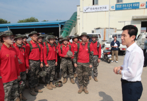 해병대 1사단, 농촌 일손돕기 ‘구슬땀’