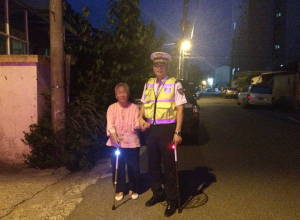 “어르신 밤길 안전 지켜요”