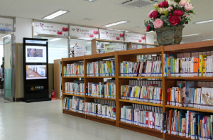 고령중, 졸업생 선배 2명 500만 상당 책 418권 기증