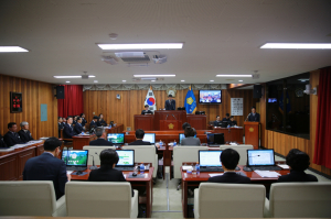 “군민을 무시한 울진군의회 의원들”