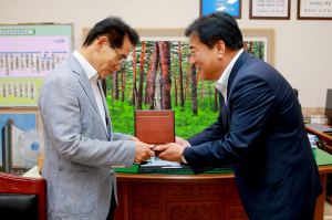 울진군, 취약계층 의료지원 감사패 받아