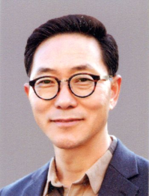 ‘주경야독’  50대 공무원 박사 학위 받아