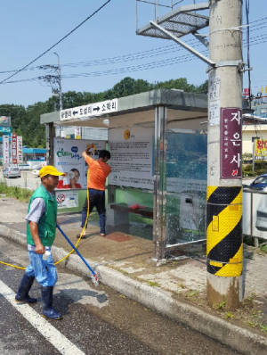 성주 선남면 새마을지도자協, 버스승강장 17개소 물청소 