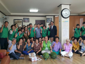 포항 장량동주민센터, 수박ㆍ떡 등 경로당 전달