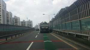 폐기물 운반車 덮개 설치 의무화…단속은 ‘뒷짐’