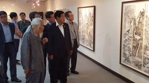 이원좌 화백 주왕산 특별展…그림 애호가들 발길 ‘북적’