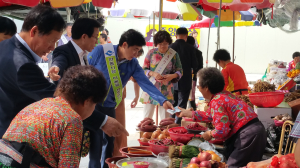 정병윤 경제부지사, 전통시장 장보기 ‘민생투어’