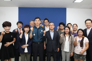 포항남부서&외사협력위원회, 다문화가정에 생계지원금 전달