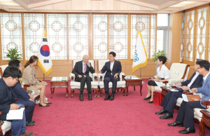 아태이론물리센터 피터풀데 명예소장, 시청 방문