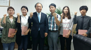 포항시 남구청, 베스트 친절공무원 선정 및 도서 전달
