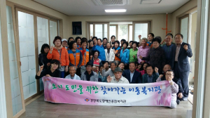 주름진 얼굴에 웃음꽃 ‘활짝’