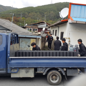봉화군청 볼링클럽, 독거노인 가정에 사랑의 연탄 나눔 행사