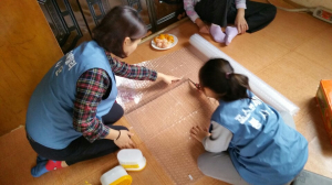 ‘강철우산 속으로’ 이웃 사랑 앞장