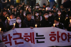 (포토) ‘촛불 든 학생들’