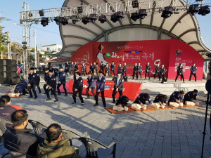 포항시 남구보건소, 구룡포과메기 축제장서 선린대 응급구조과 심폐소생술 홍보관 운영