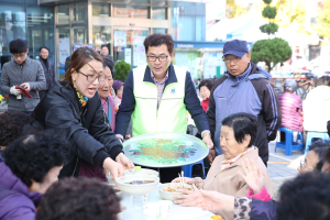 남포항라이온스클럽, 취약계층 어른 자장면 대접