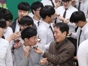 (포토) 찰떡 먹고 철썩 붙어!