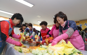 “딩동! 사랑 가득한 김치 배달왔어요”