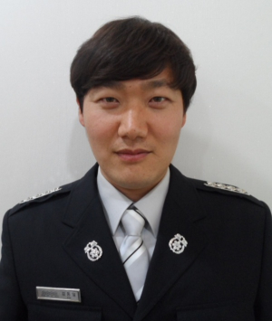 긴급차량이 달릴 수 있게 길을 비켜주세요!