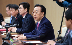 “정치는 탄핵돼도 경제는 살려야” 
