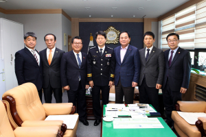 김영수 신임 김천경찰서장, 배낙호 의장과 환담