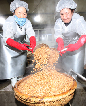 (포토) 아따~ ‘뜨끈뜨끈’ 실한 콩 오늘은 메주 쑤기 좋은날!