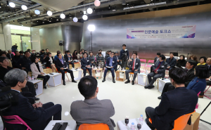 새로운 시도로 더 가까이 저력 빛낸 문화계…