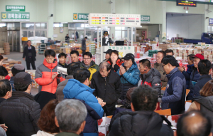 (포토) 포항농산물도매시장 초매식