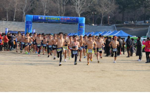 ‘冬將軍 덤벼라!’ 열정의 마라토너 한자리에