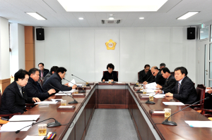 영천시의회 의원간담회…丁酉年 활동 시작