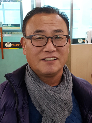 <이사람>안전 위해 제설 봉사 ‘귀감’