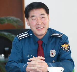 ‘제복의 힘’ 믿은 33년 베테랑 경찰