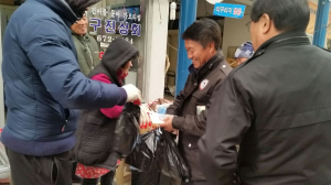 “전통시장 장보기로 지역 경제 살려요”