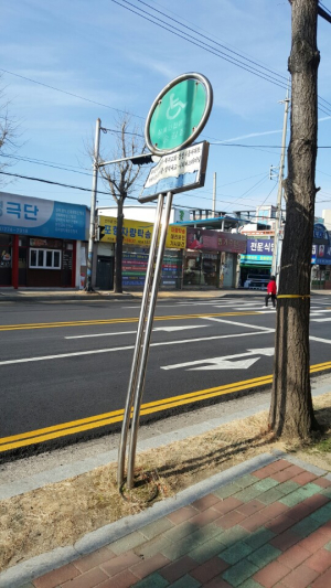 <카메라고발> ‘피사의 표지판’…흉물로 방치