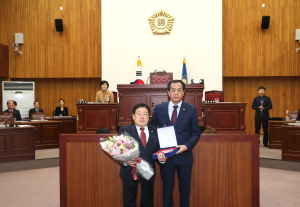 경주시의회 박귀룡 의원, ‘의정봉사대상’ 수상