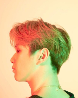 ˝팬들과 직접소통 의지 이정도˝…강다니엘 비공개사진 3장 공개, 진짜 속내는?