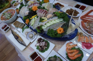 강원도 속초 여행, 속초 맛집 ‘왕건횟집’에서 즐기는 푸짐함까지…