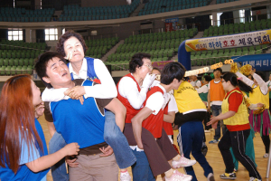 뛰고 땀흘리고, 열정은 ‘이팔청춘’