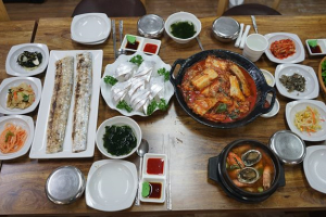 효리의단골집 제주도 중문 관광단지 맛집 ‘이조은식당’ 봄꽃과 함께 갈치조림