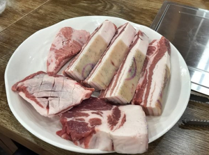 효리의단골집 제주도 성산일출봉 맛집 ‘청솔나무집’ 제주 흑돼지구이를 제대로 맛볼 수 있어