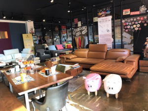 부산김해가구단지 나비디자인 리클라이너 가구 체험함과 동시에 고급 세라믹 도마를 무상으로 증정