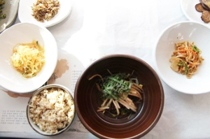  봄에 더 매력적인 여행지 경주, 한정식 맛집 토함혜부터 황리단길 관광까지