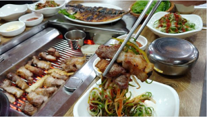 제주도 성산일출봉 맛집 ‘청솔나무집’ 참숯흑돼지와 해물뚝배기제공하는 효리의단골집