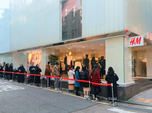 H&M, 지암바티스타 발리 x H&M 디자이너 컬렉션 런칭 판매