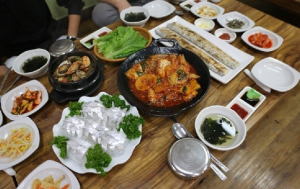 도톰한 통갈치구이 감칠맛좋은 갈치조림까지 제주도 중문 관광단지 맛집 효리의단골집 ‘이조은식당’ 
