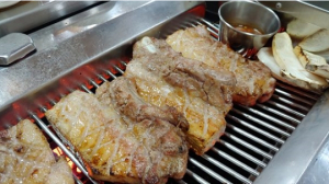 제주도 성산일출봉 맛집 효리의단골집 ‘청솔나무집’ 흑돼지의 깔끔한 맛에 반해