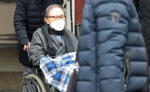 이명박 전 대통령 3개월 일시 석방