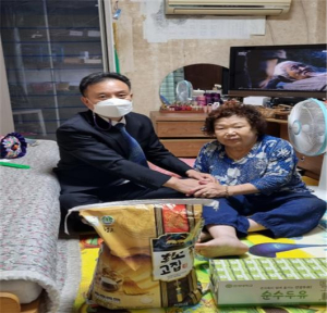 청도군 이두근 풍각면장, 화환대신 받은 백미 300kg 기부